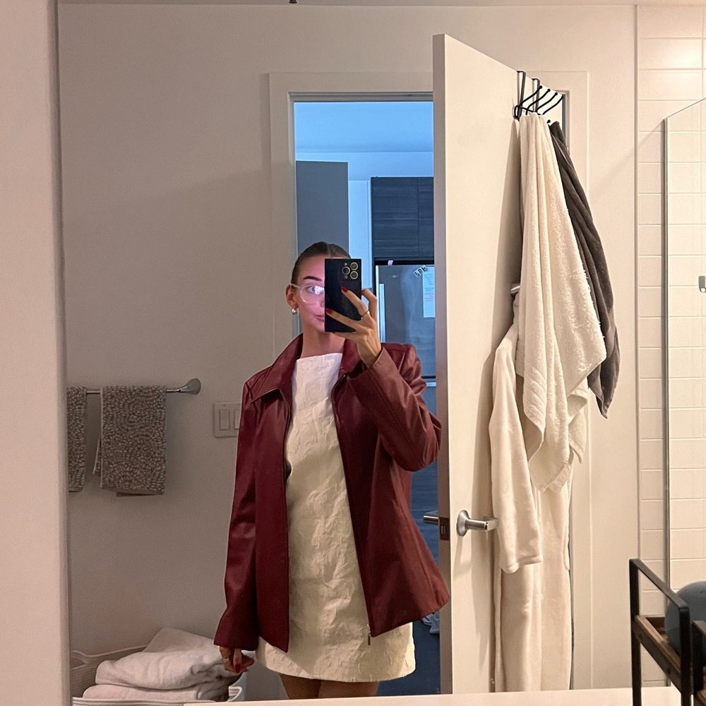 VINTAGE RED LEATHER ZIP UP JACKET SIZE L FITS LIKE A M